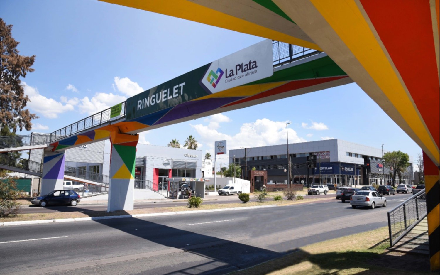 Restauran el tradicional puente de Camino Centenario y 511