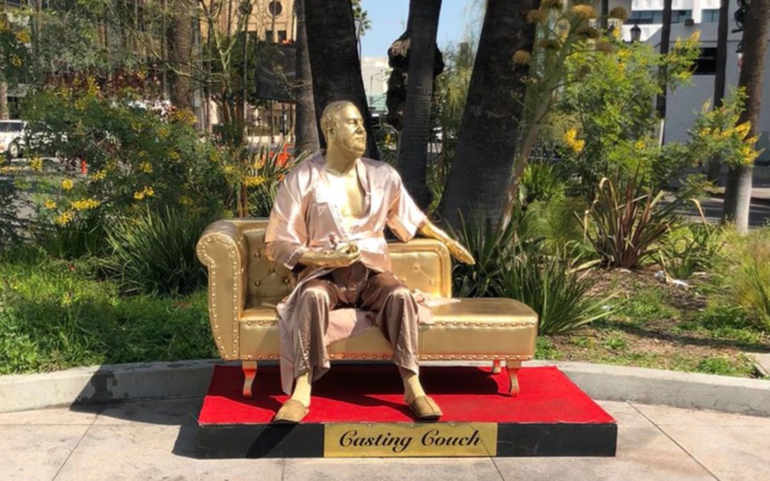 Una estatua de Harvey Weinstein recuerda en Hollywood el impacto del acoso