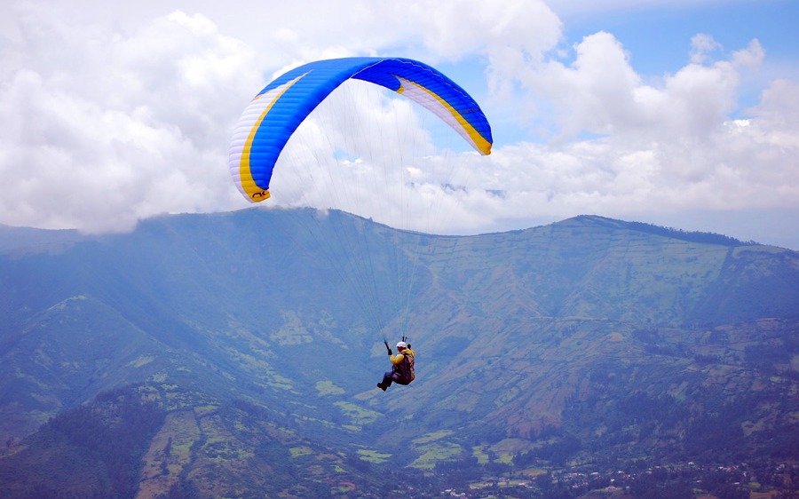 Presentan un proyecto para regular los vuelos en parapente
