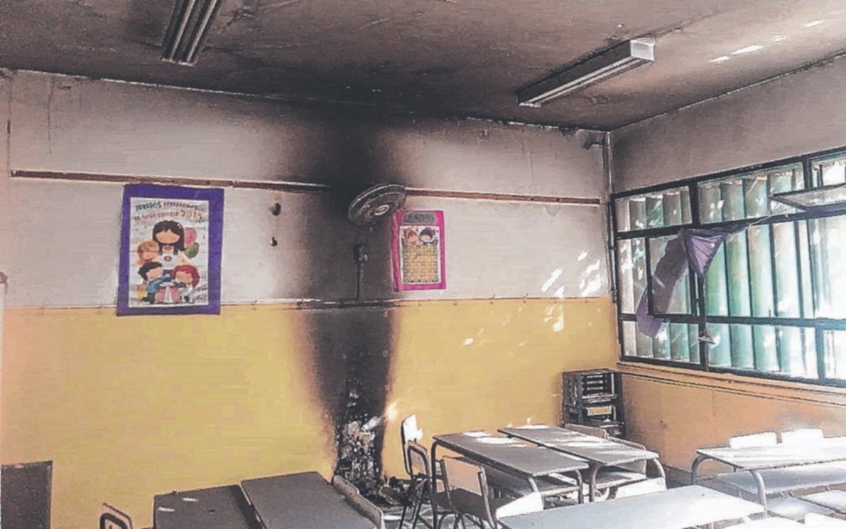 Momentos de tensión en un sector de Gonnet por el incendio en una escuela