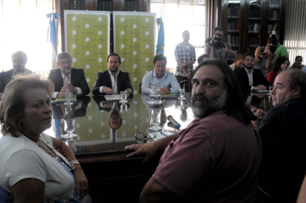 El gobierno de Vidal apunta al financiamiento de los gremios en medio de la pulseada salarial