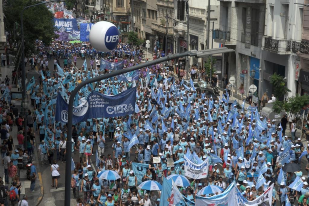 Movilización de los gremios con el reclamo por una paritaria nacional