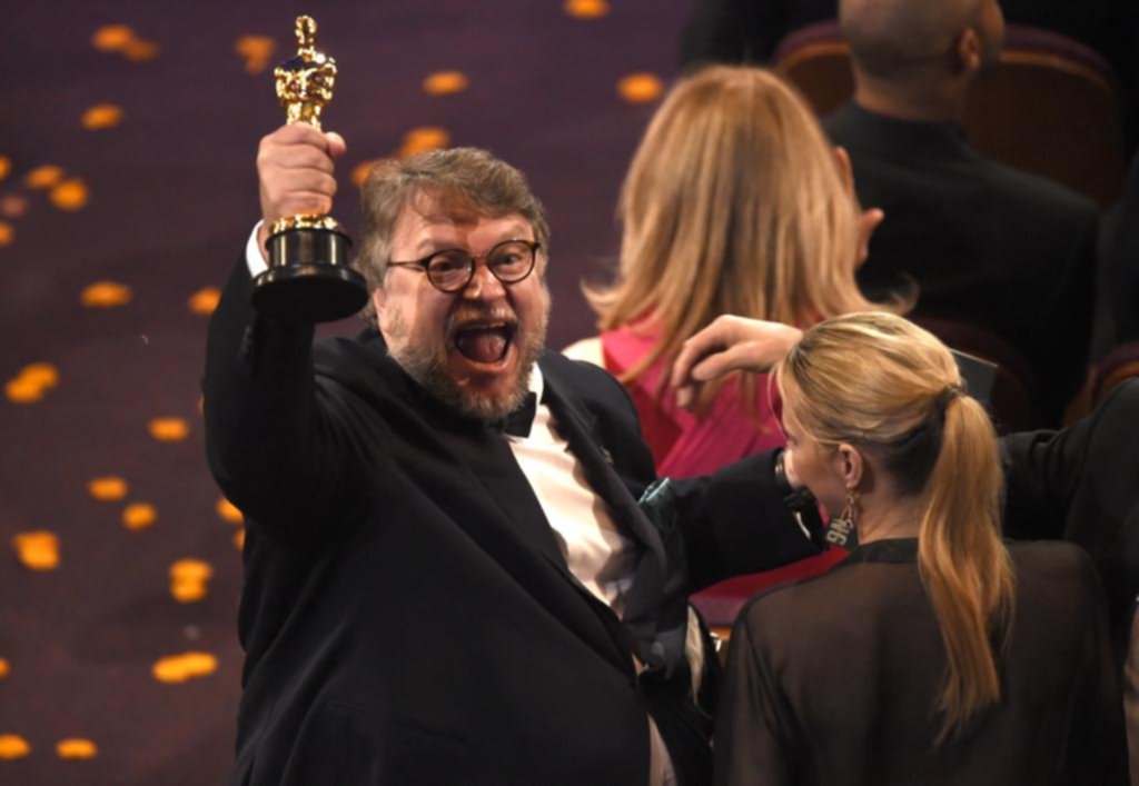 Quién es Guillermo Del Toro, la gran estrella de los Oscar que llegó de México con sus monstruos
