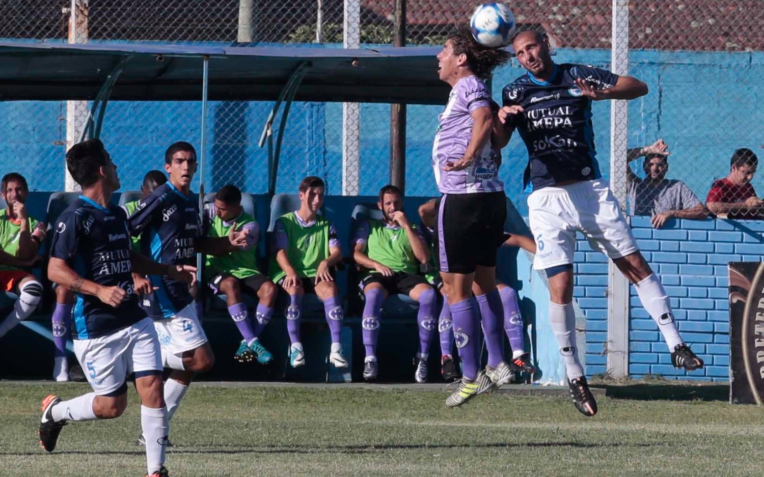 La Villa derrotó a Sacachispas y sueña con la permanencia