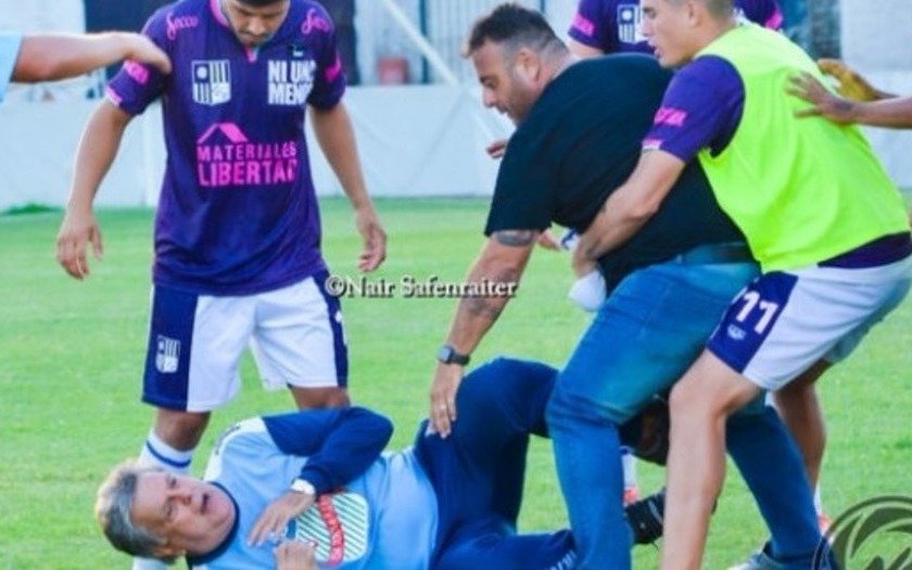 Agreden a Luis Ventura en la cancha de Colegiales tras un partido