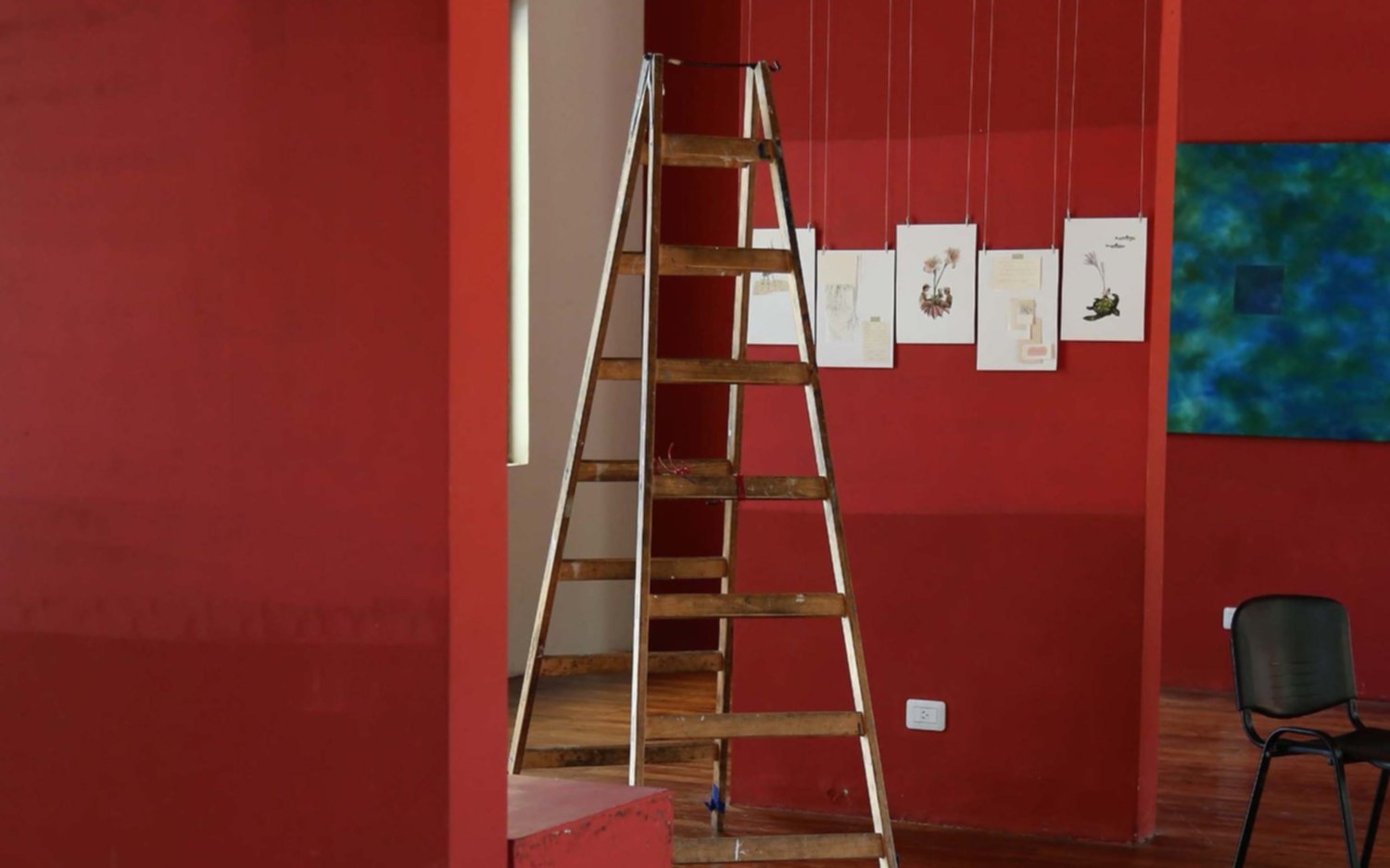 Se inaugura una muestra gratuita con obras de 30 artistas mujeres en el Centro Cultural Islas Malvinas
