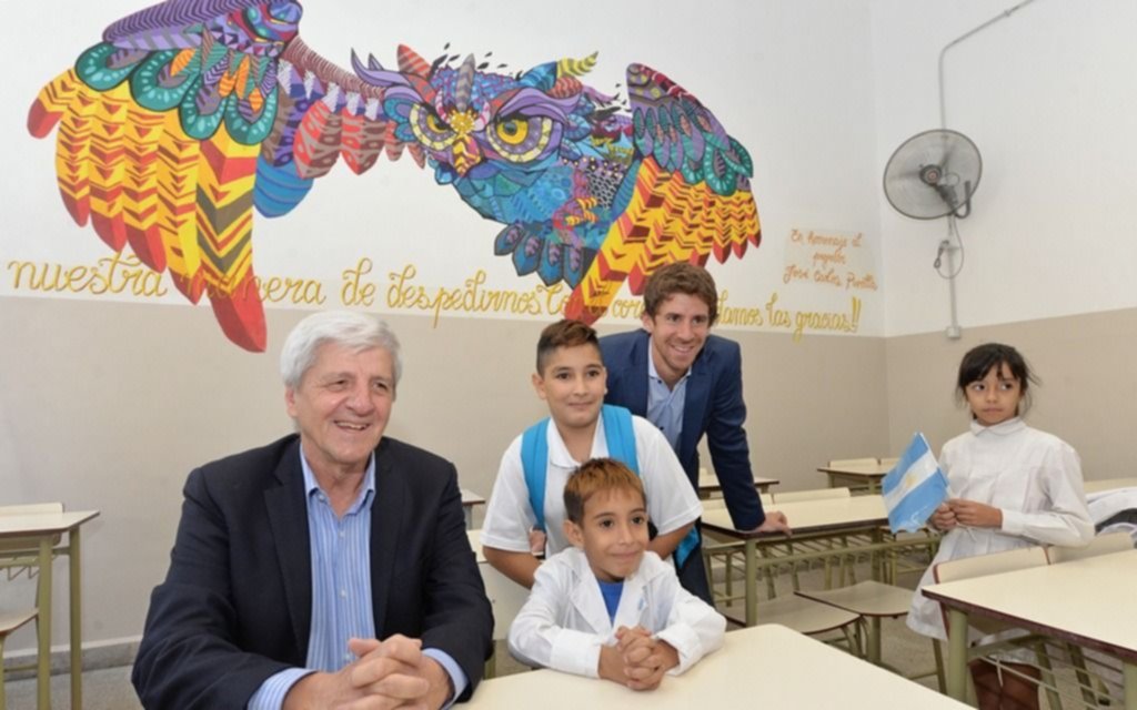 A 200 años de su creación, Andreotti inauguró la nueva Escuela N° 1