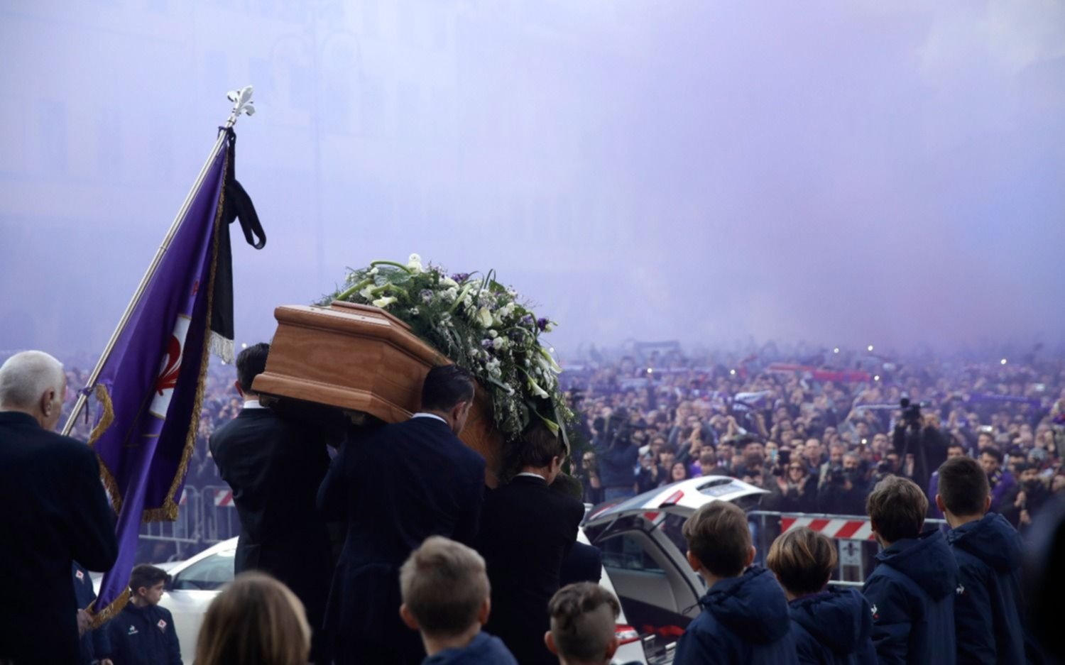 Conmovedor: miles de personas despidieron los restos de Davide Astori