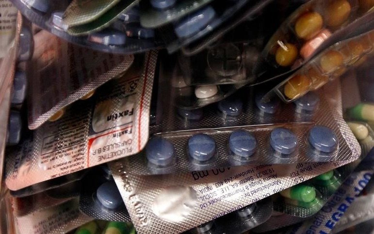 La ANMAT prohibió la venta de un medicamento para el VIH y un nebulizador