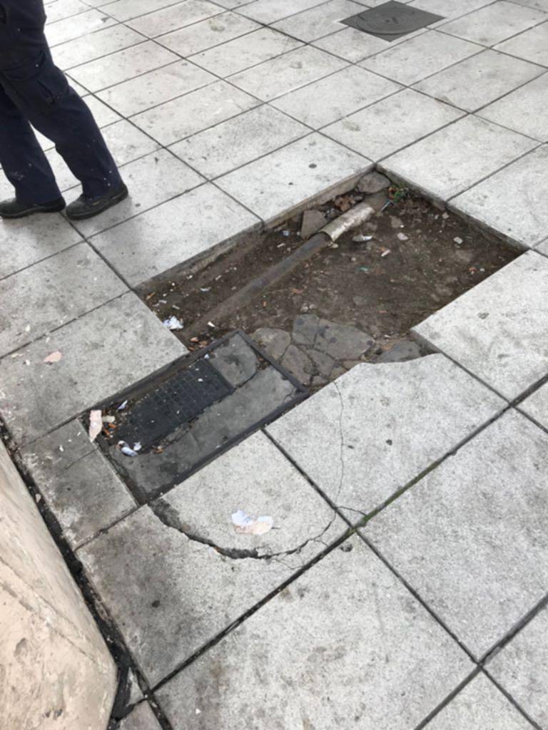Vereda destruida en la torre 1 sobre 12 y 50