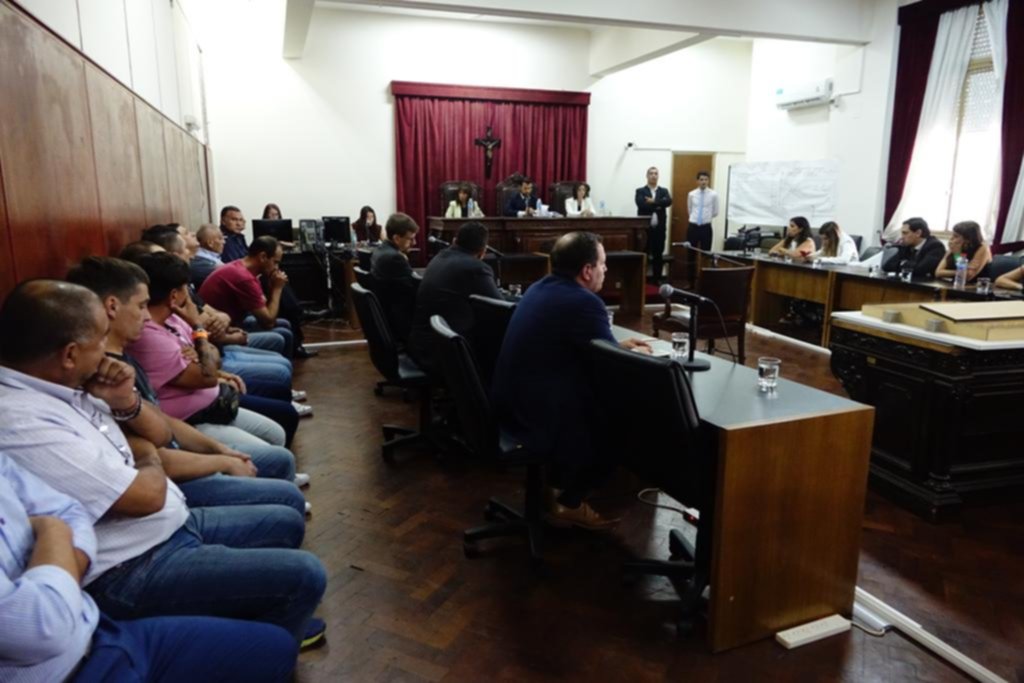 Detuvieron a tres penitenciarios por los 33 presos muertos en Magdalena