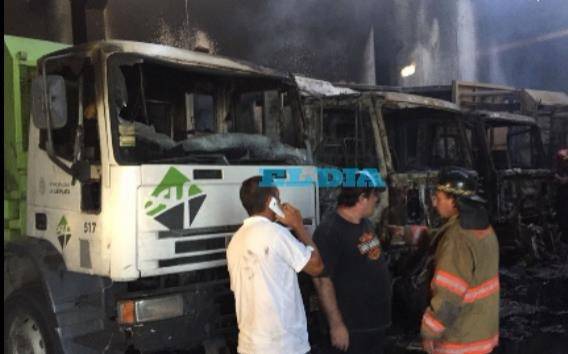 El Municipio sostuvo que “no se resiente el servicio” por el incendio de los 14 camiones de basura