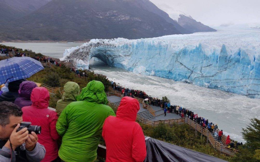 El glaciar Perito Moreno espero que todos se fueran a dormir para dar su mejor espectáculo