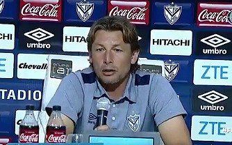 Heinze se enojó con un periodista porque miraba el celular