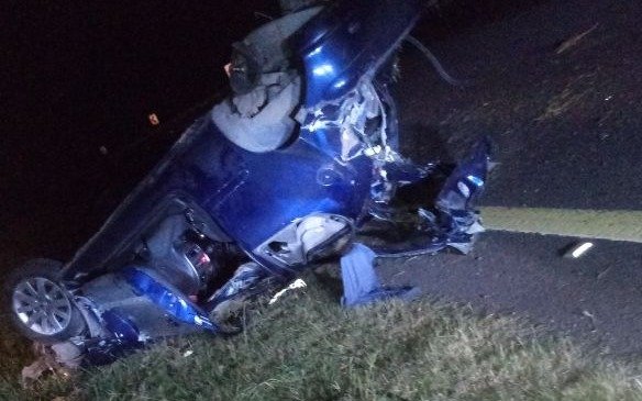 Un hombre permanece en grave estado tras volcar con su auto en El Peligro
