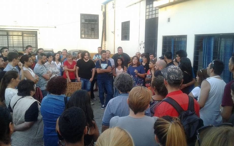 Manifestación por cierre de bachilleratos de adultos