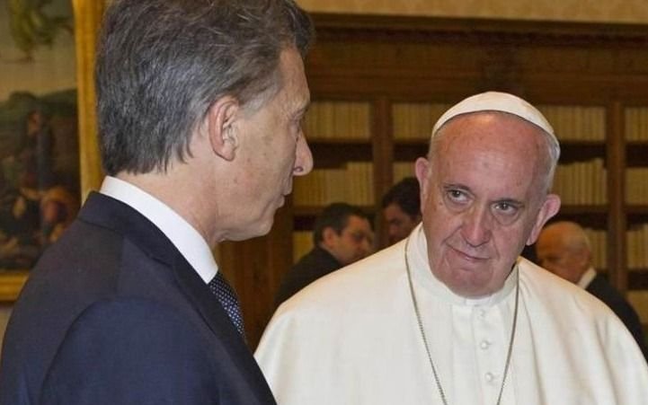 Francisco recibió saludos de Macri y referentes políticos por los 5 años de pontificado