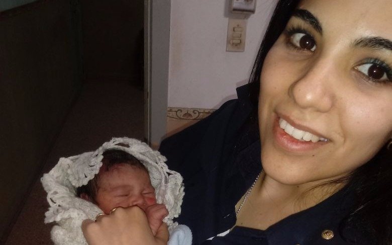 Policías asistieron a un bebé recién nacido  que fue arrojado a un basural