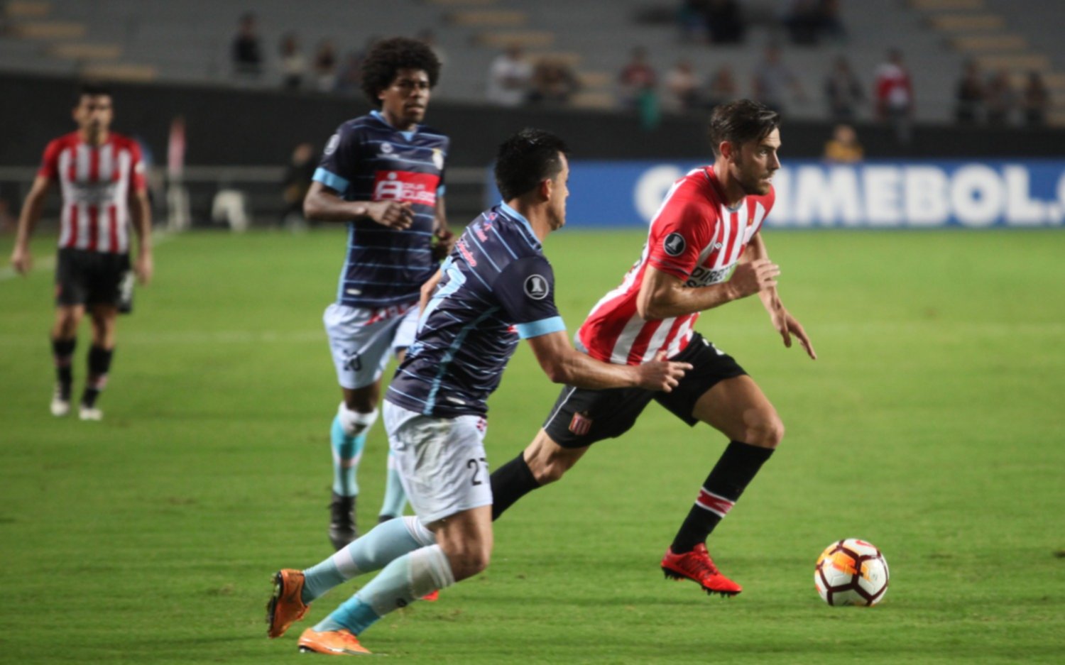 Melano falló varias, pero abrió el partido para la goleada pincha