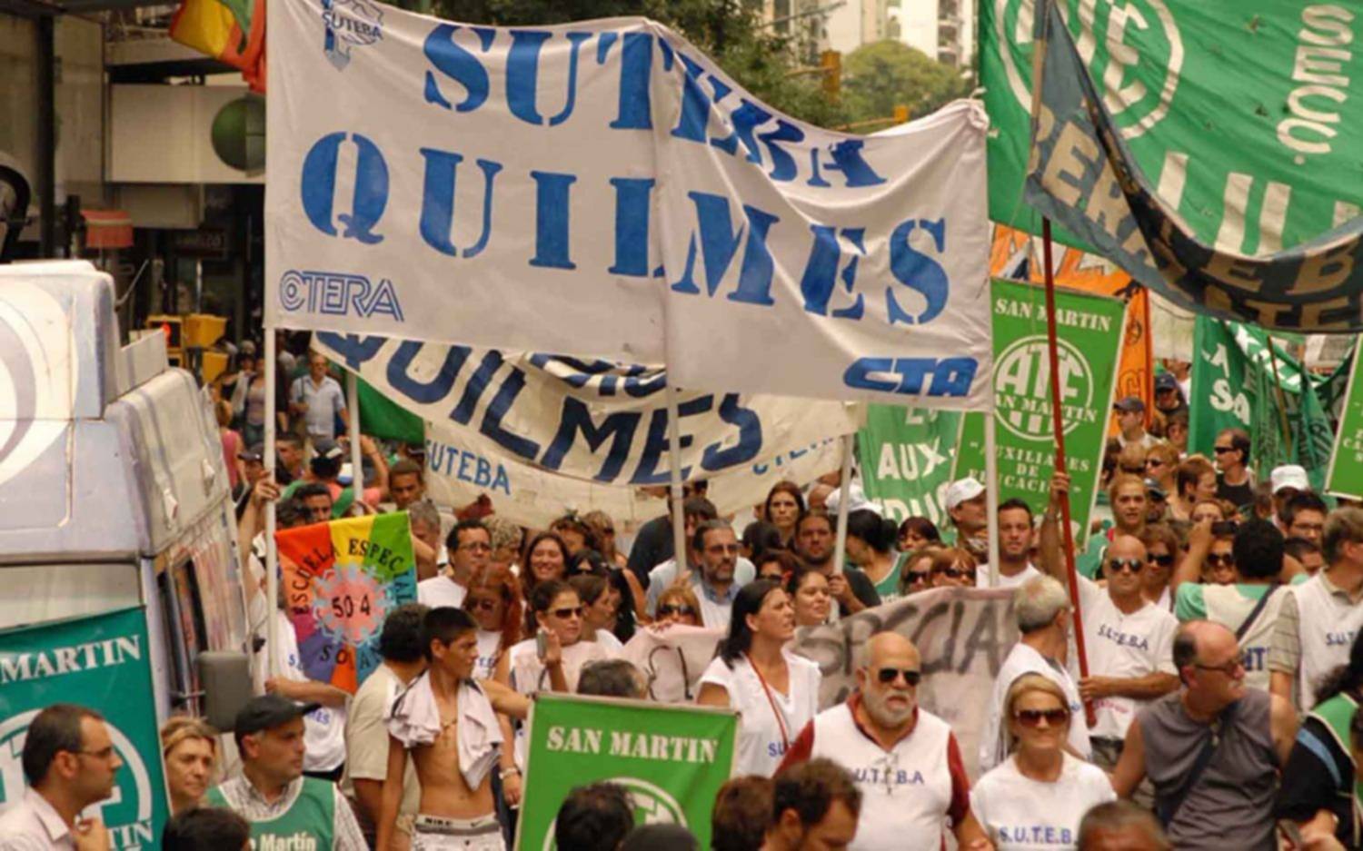 Los bachilleratos de adultos reanudaron las clases