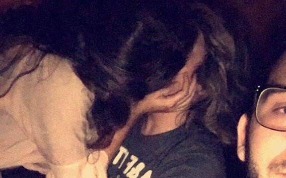 Descubrió que su novia le era infiel, se lo tomó con humor y lo publicó en las redes