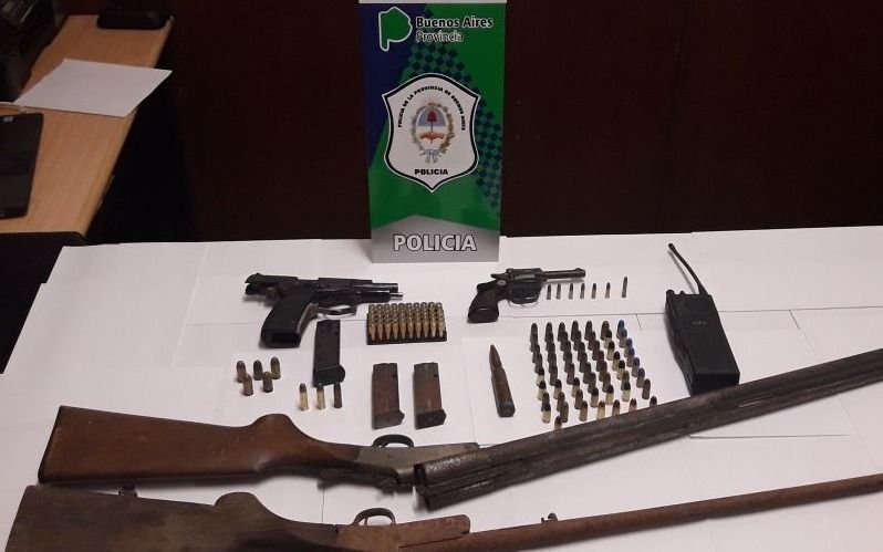 Detienen a acusados de amedrentar con armas a sus vecinos en Berisso