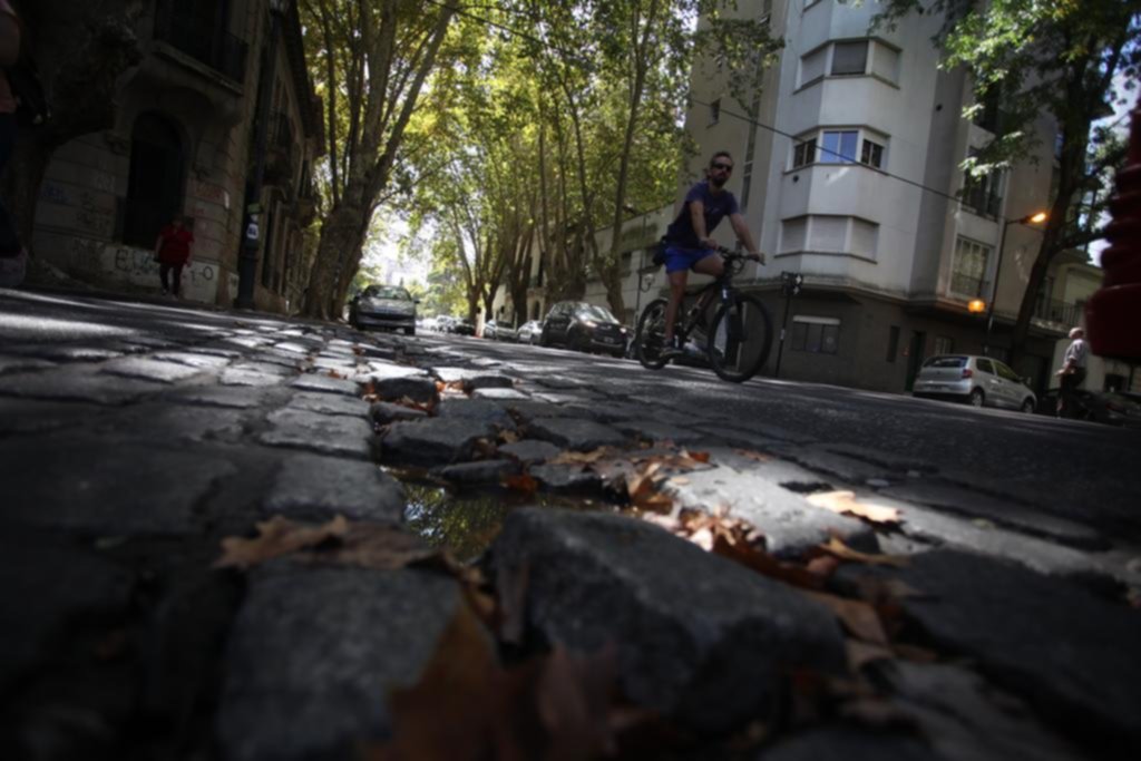 En 2 y 54 se levantó el adoquín y es un problema