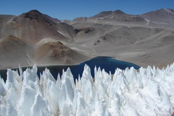El tour más alto de Argentina: subir al cráter Corona del Inca a 5.550 metros