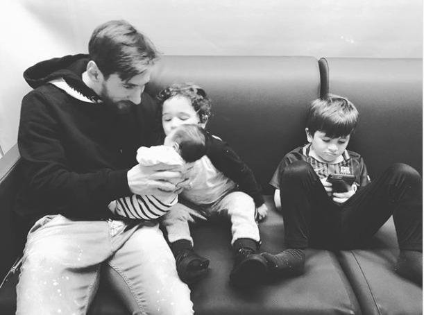 Leo, felicitado por el día del padre en España