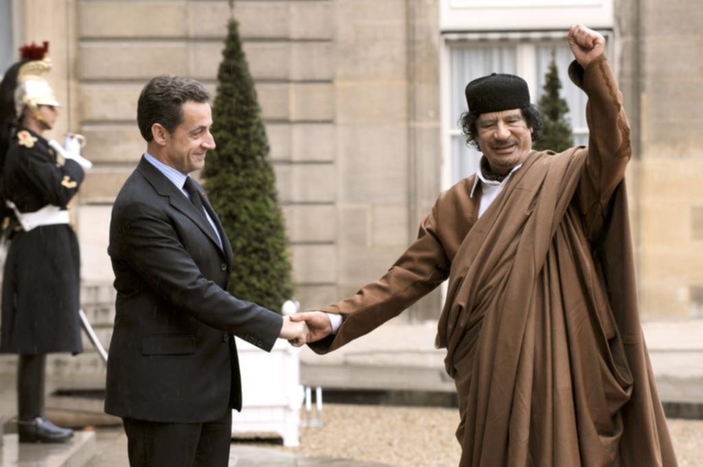 Detienen a Sarkozy para interrogarlo por presunta financiación ilícita de campaña