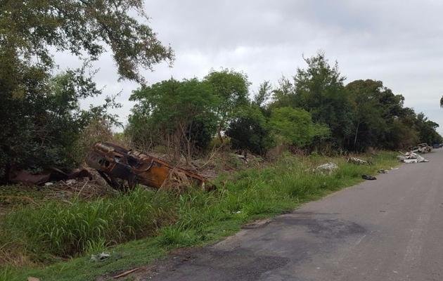 Denuncian un “cementerio de autos” en José Hernández