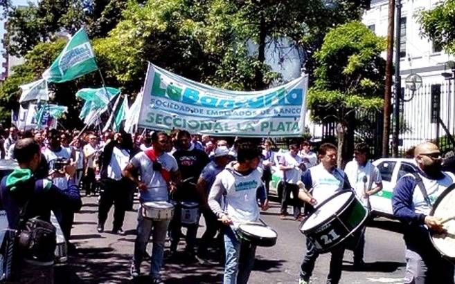 Ante la "provocación empresaria", bancarios realizaran "asambleas activas" desde el lunes