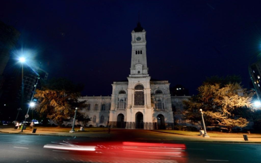 El Palacio Municipal apagó sus luces por La Hora del Planeta