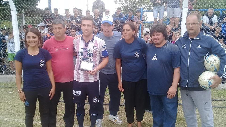 Plaqueta y reconocimiento a Pablo Mónaco por sus 100 goles