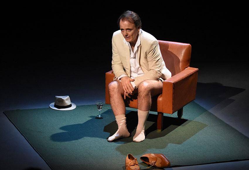 Off porteño, “on” en La Plata: “El mar de noche” o el agónico relato de un alma en pena