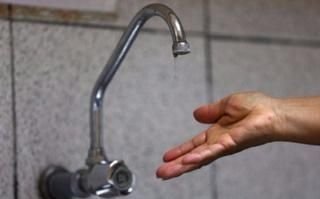Aysa anunció baja presión o falta de agua en Quilmes