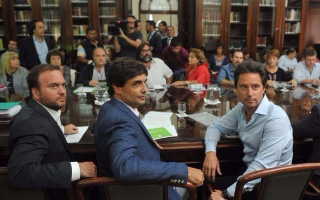 Provincia convocó a los docentes para un día antes del paro