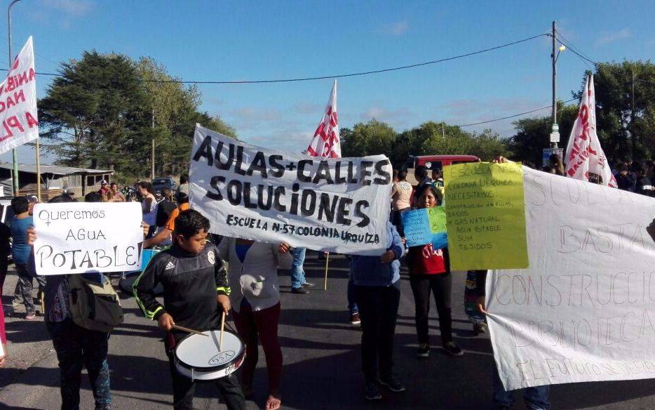 Piquete escolar en Ruta 36 y 492 por falta de  agua y comida en escuela de Colonia Urquiza