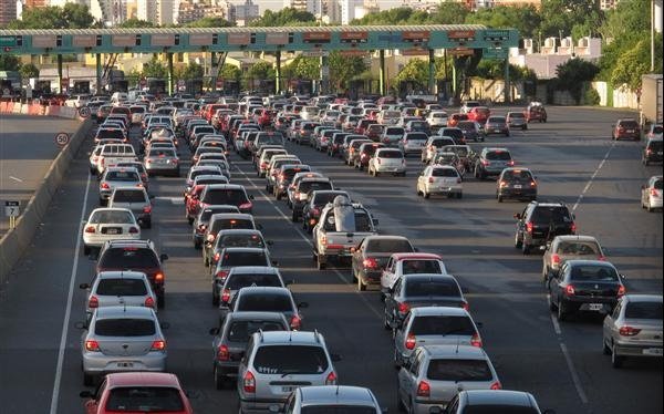 Más de 2.100 autos circularon por hora hacia la Costa en víspera de Semana Santa