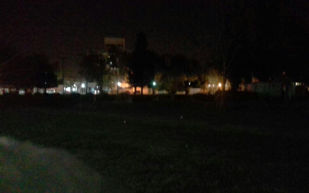 Quejas por falta de luminaria en Parque Alberti