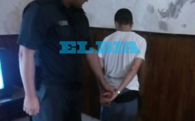 Tolosa: 2 menores detenidos por golpear a una mujer para robarle el auto