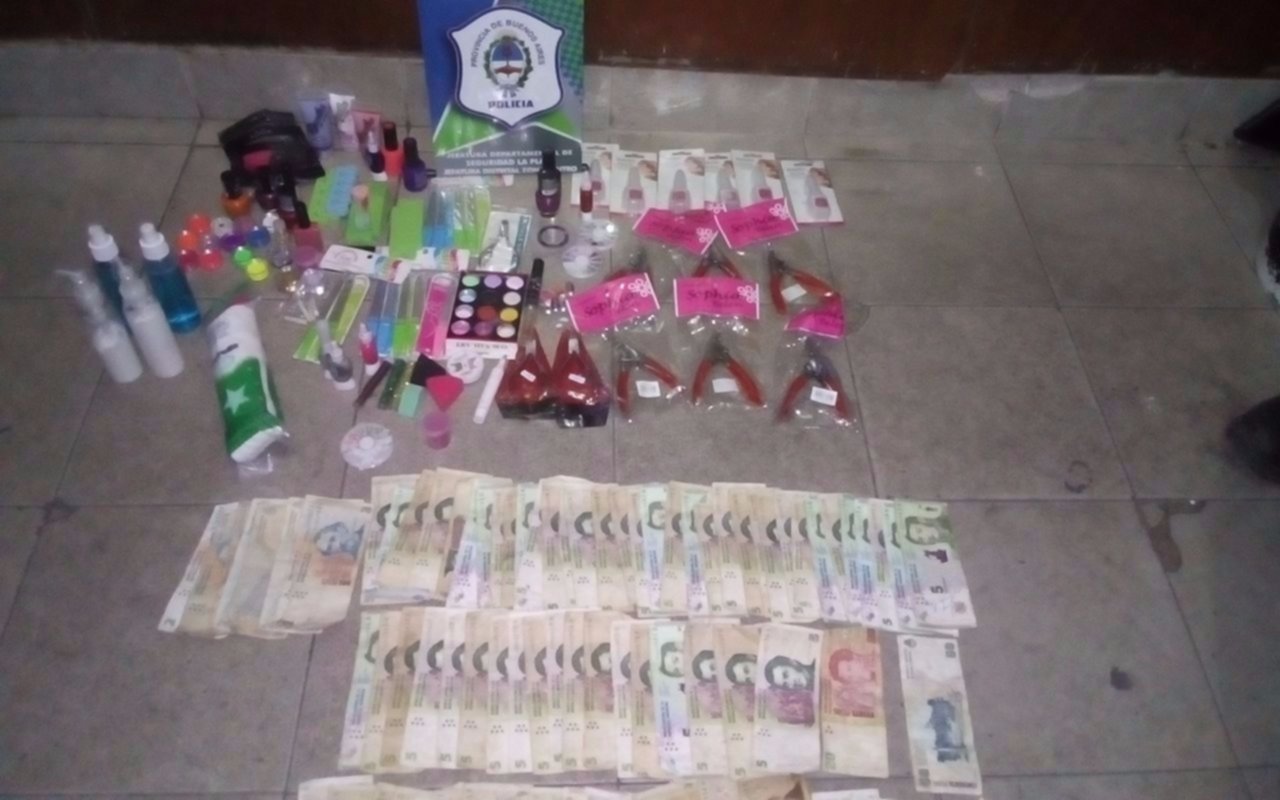 Salía con un menor a robar: los atraparon en el Centro, tras romper la vidriera de un local