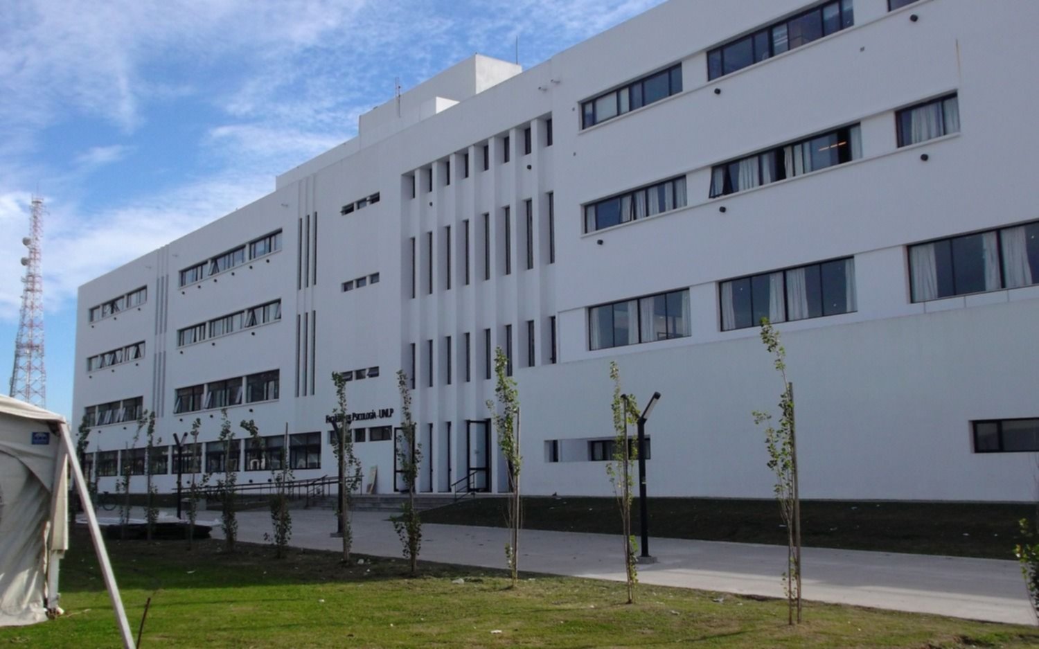 Pánico por disparos de la policía en dos facultades durante una persecución