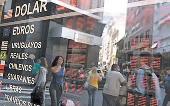 En el cierre de la semana, el dólar saltó 60 centavos y cerró a $ 40,70
