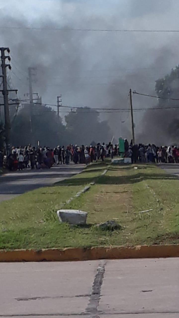Piquete y protesta por los reiterados cortes de luz y agua