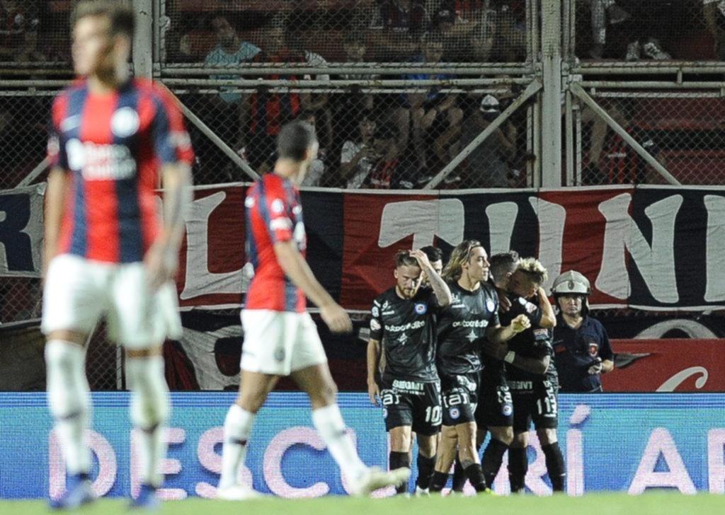 El Bicho amargó a San Lorenzo, Almirón se fue silbado y el Cuervo llegó a 12 partidos sin ganar