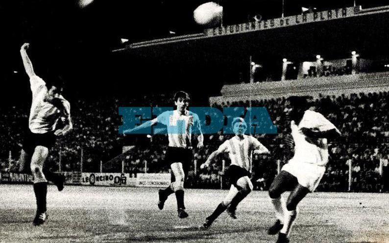 El Santos de Pelé vino dos veces a La Plata