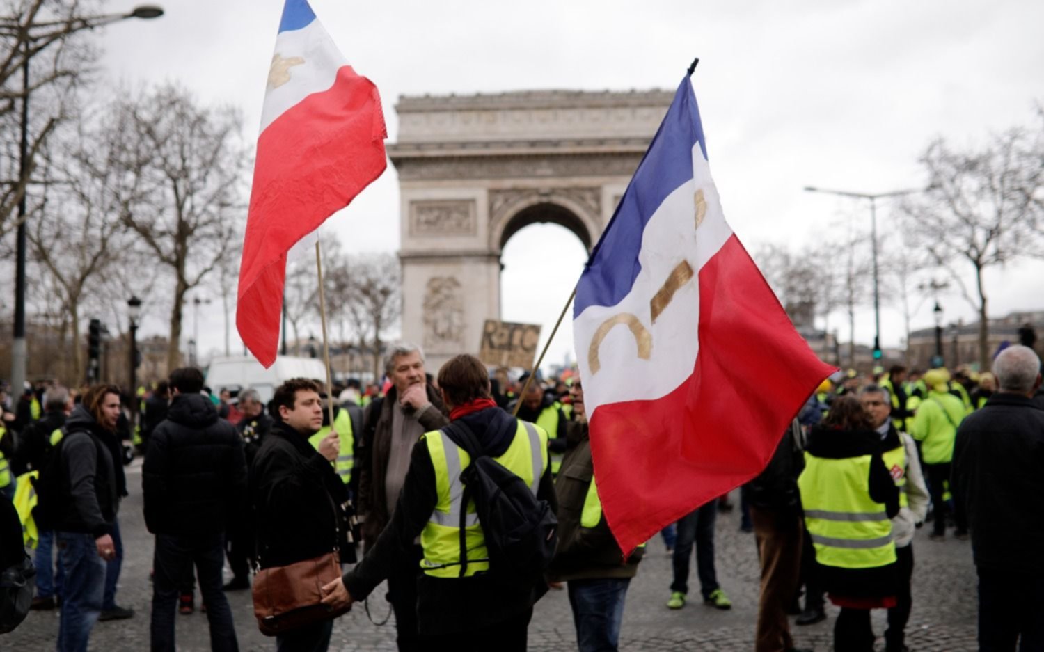 Nueva protesta en París de "chalecos amarillos" contra las políticas económicas de Macron