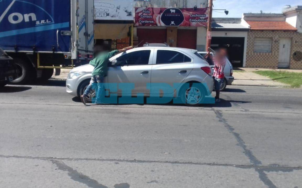 Denuncian caso de trabajo infantil en 7 y 520 y hay preocupación de vecinos y comerciantes