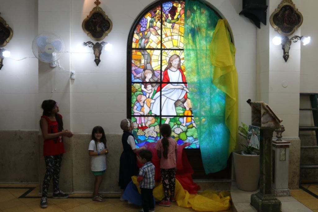 La capilla del Hospital de Niños, con nuevo vitral